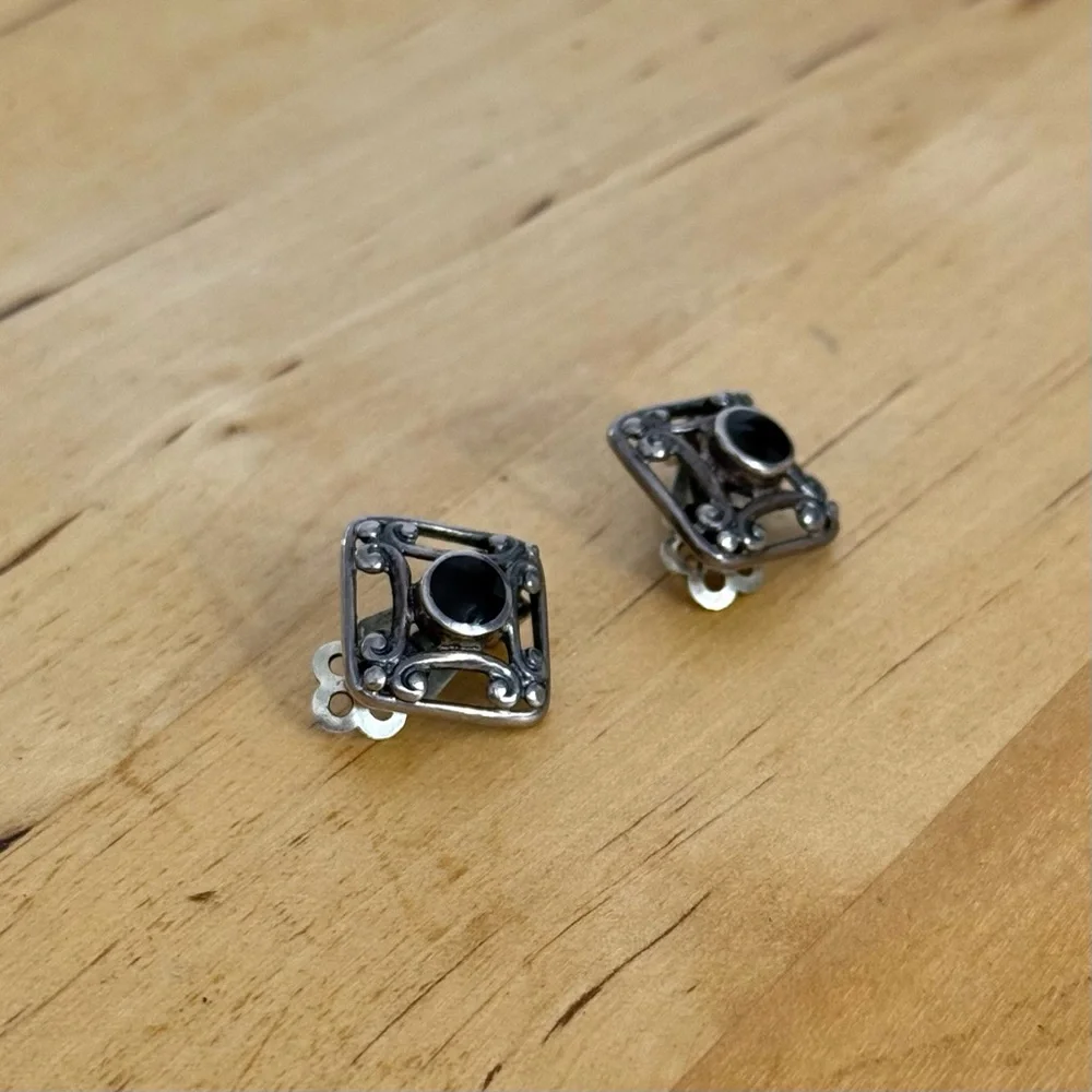 Vintage Diamond Shape Black Onyx Clip On Silver Earrings Rennaisance Victorian - Picture 3 of 8